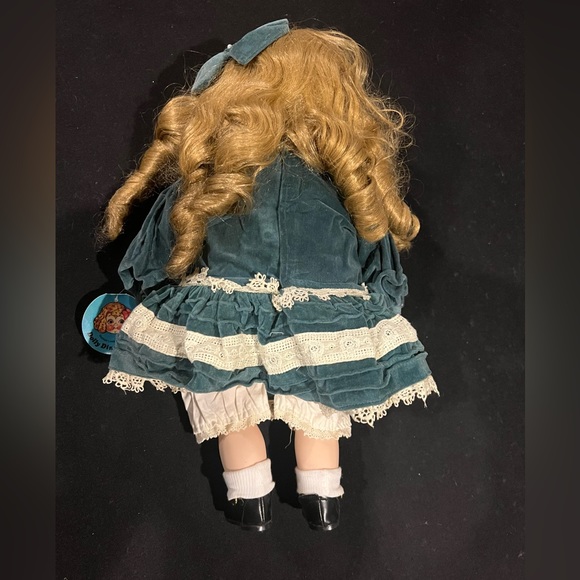 Dolly Dingle porcelain doll limited edition 1983 collectible - Picture 2 of 6